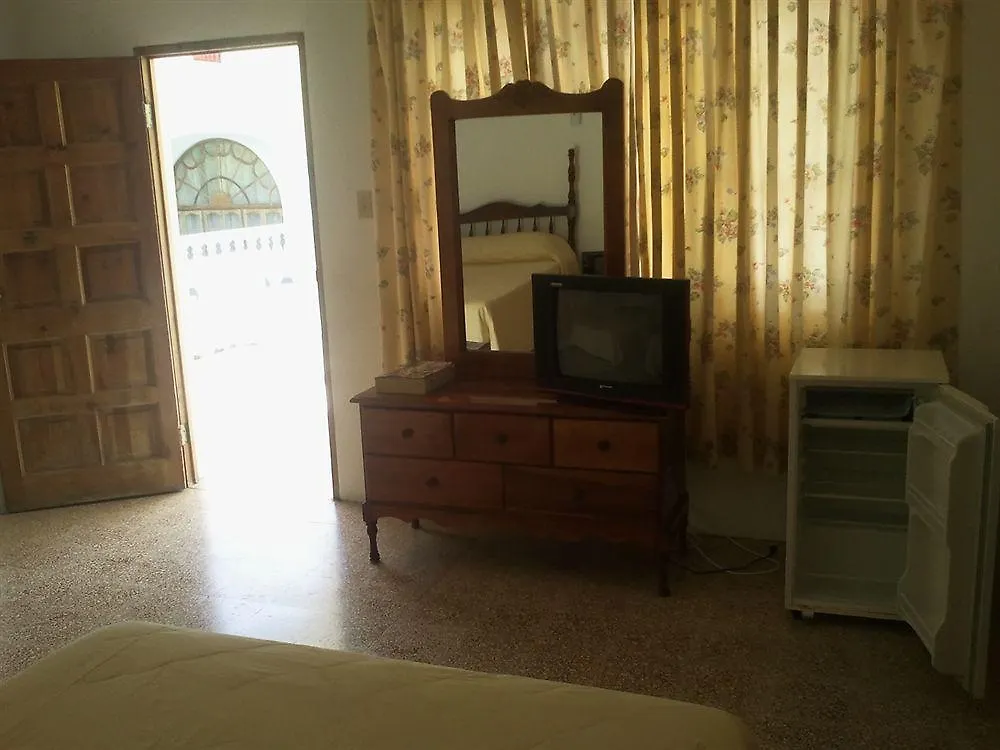Pure Oasis Resort Негрил Отель