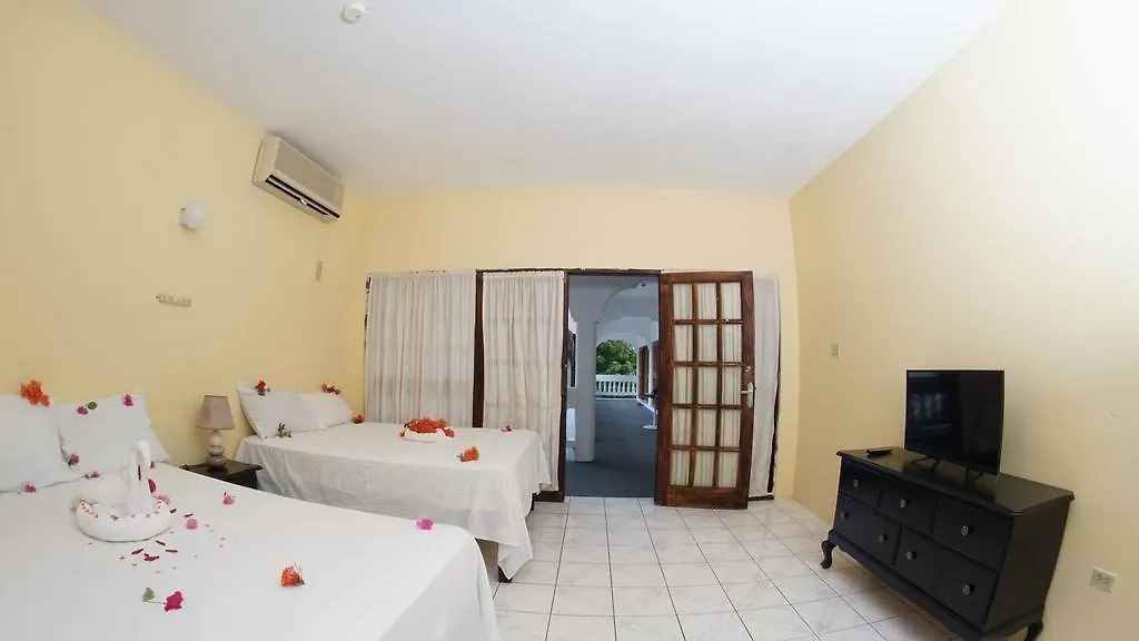 Pure Oasis Resort Негрил Отель