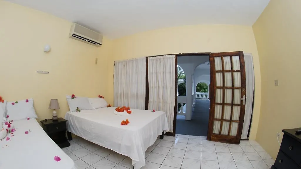 Pure Oasis Resort Негрил